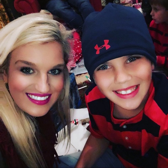 Meet your Posher, Halee 💁♀️💕👗💅 - Picture 8 of 8